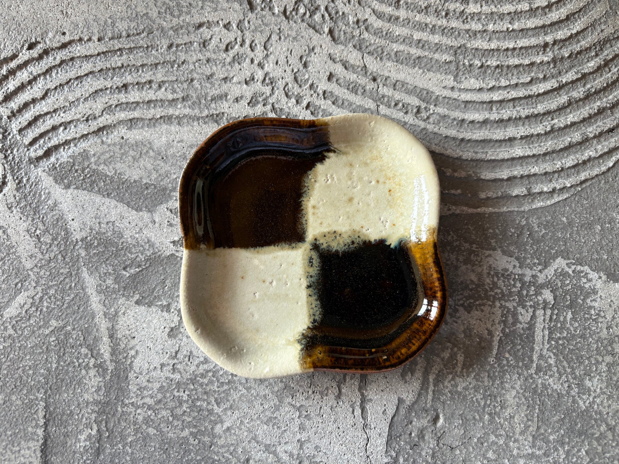 古美術品◼️お茶室よりステキな雰囲気の菓子皿が出てきました、茶道具、備前焼、角皿 Amazon.co.jp: 古美術品??蔵から大きな美しい葉っぱのお皿が出