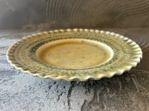 【京都】ヤマカワ　ミユキ　　6寸ひらひらリム皿　染付オヤ柄　26