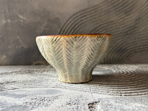 羅以音窯【福岡】江口誠基 香澄 彫り粉引 鉢24 – UTSUWA HIYORI