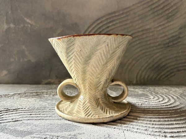 羅以音窯【福岡】江口誠基 香澄 彫り粉引 ドリッパー23 – UTSUWA