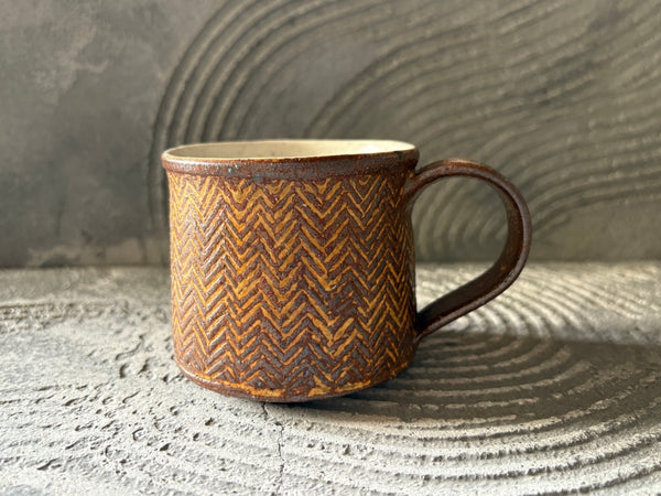 ※訳あり　隅田焼　石黒 香二造　高浮彫 人物図 辰砂釉　マグカップ　明治期 訳あり隅田焼石黒 香二造高浮彫 人物図 辰砂釉マグカップ明治期