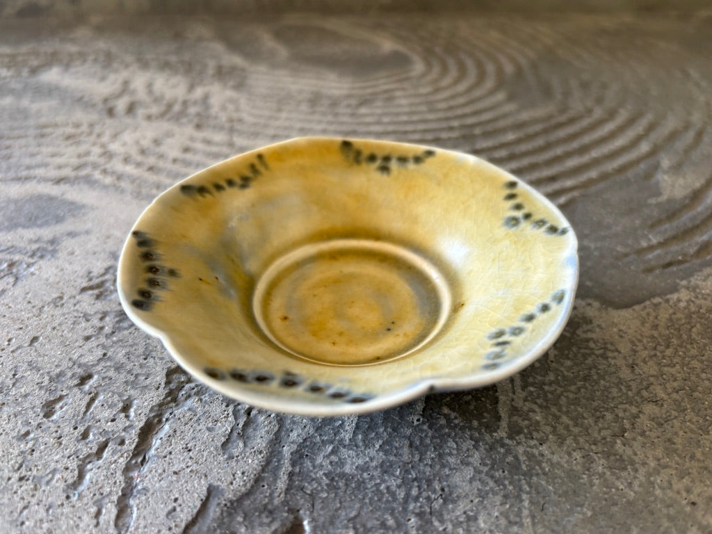 【京都】ヤマカワ　ミユキ　　3寸輪花台皿　染付絞紋　8