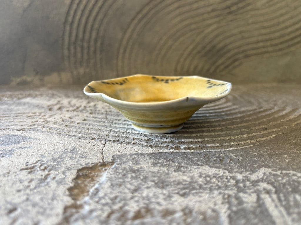 【京都】ヤマカワ　ミユキ　　3寸輪花台皿　染付絞紋　8