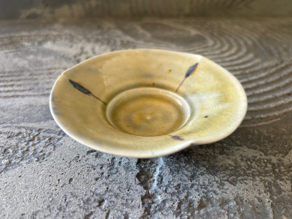 【京都】ヤマカワ　ミユキ　　3寸輪花台皿　色絵つぼみ　9