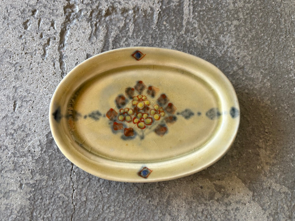 【京都】ヤマカワ　ミユキ　　楕円皿小　色絵花の束　78