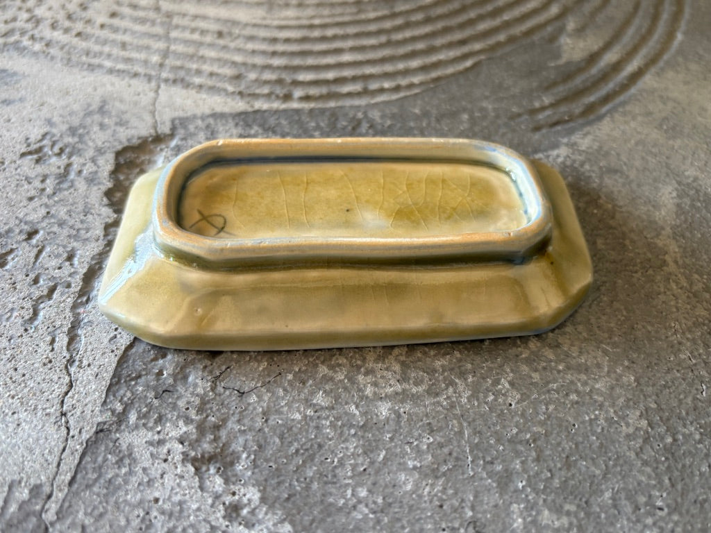 【京都】ヤマカワ　ミユキ　　角皿小　色絵華紋　74