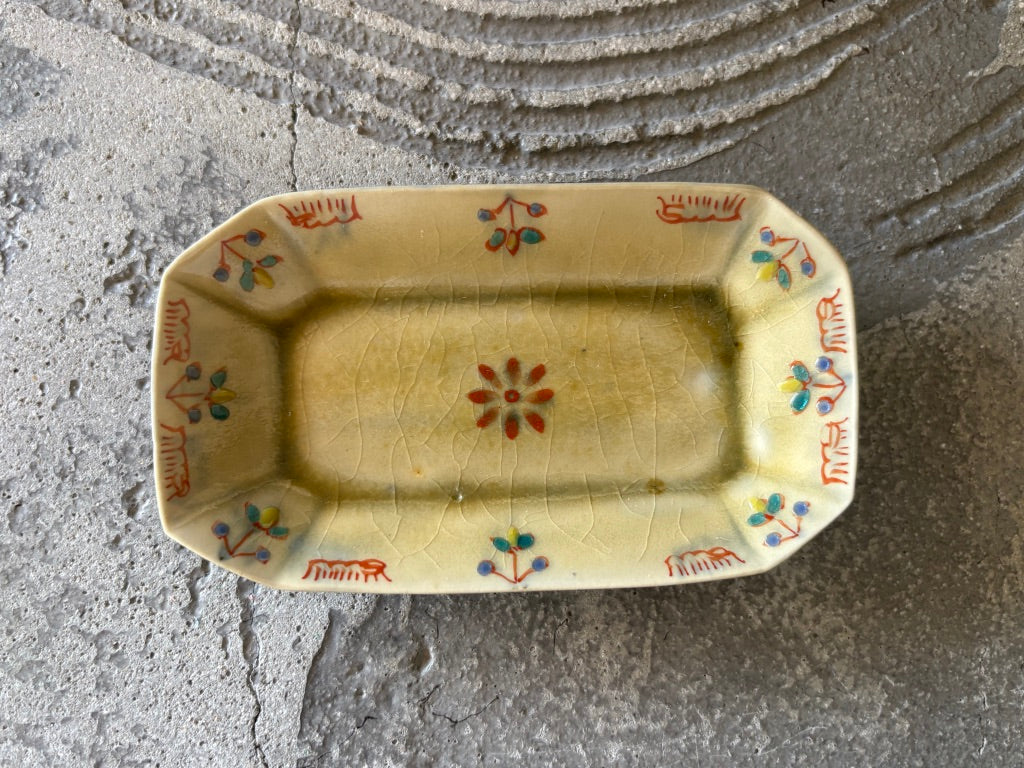 【京都】ヤマカワ　ミユキ　　角皿小　色絵華紋　71