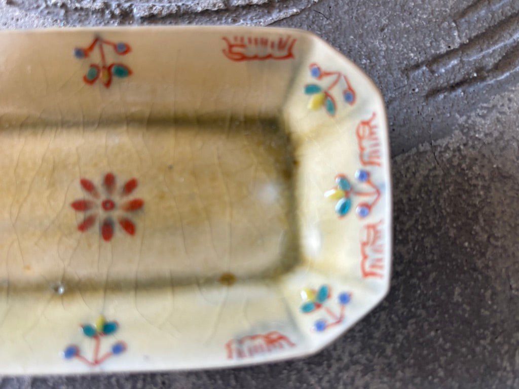 【京都】ヤマカワ　ミユキ　　角皿小　色絵華紋　71