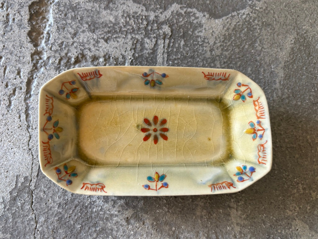 【京都】ヤマカワ　ミユキ　　角皿小　色絵華紋　74