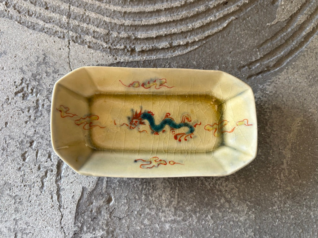 【京都】ヤマカワ　ミユキ　　角皿小　色絵龍紋　76