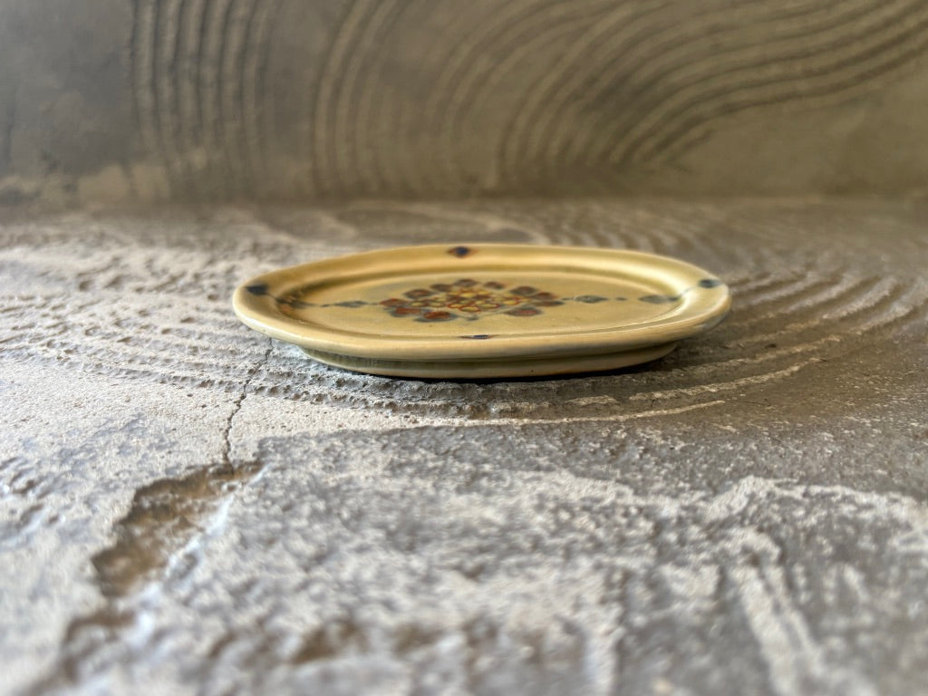 【京都】ヤマカワ　ミユキ　　楕円皿小　色絵花の束　78