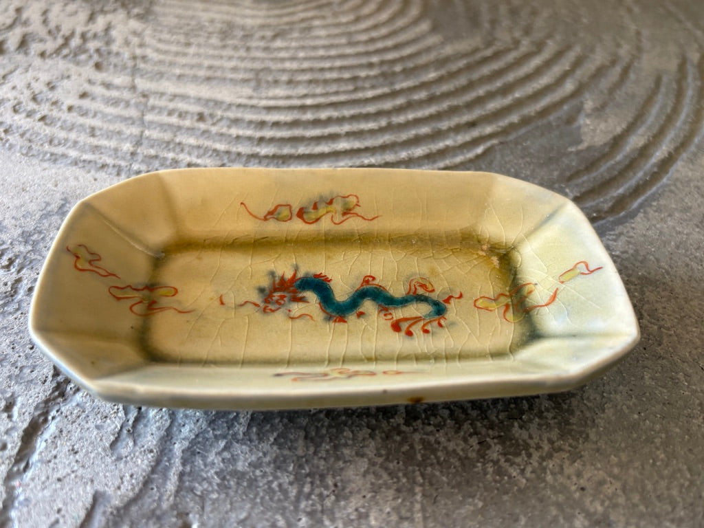 【京都】ヤマカワ　ミユキ　　角皿小　色絵龍紋　76