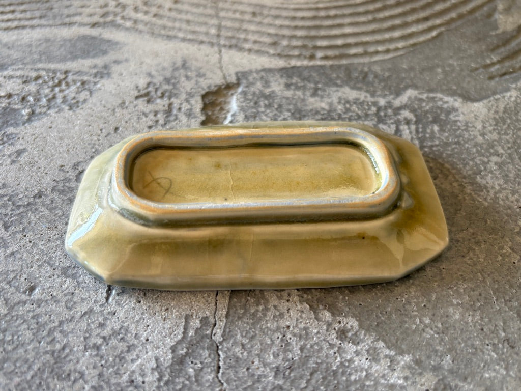 【京都】ヤマカワ　ミユキ　　角皿小　色絵華紋　72