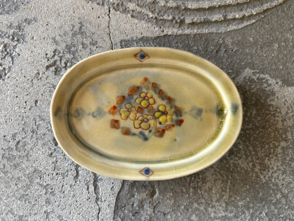 【京都】ヤマカワ　ミユキ　　楕円皿小　色絵花の束　77