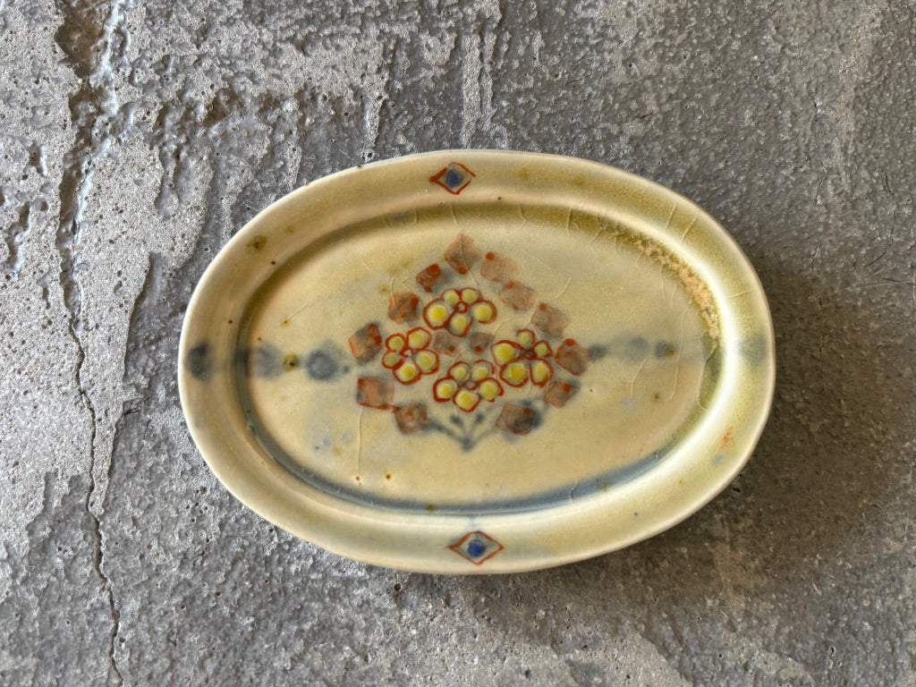 【京都】ヤマカワ　ミユキ　　楕円皿小　色絵花の束　79