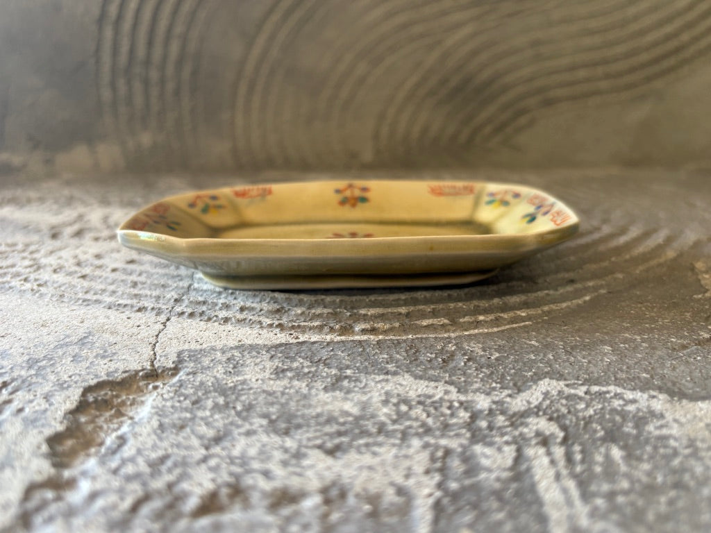 【京都】ヤマカワ　ミユキ　　角皿小　色絵華紋　71