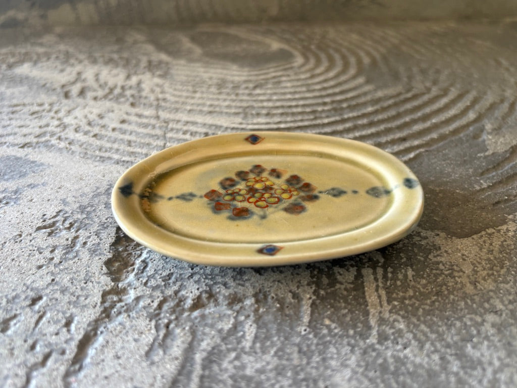 【京都】ヤマカワ　ミユキ　　楕円皿小　色絵花の束　78