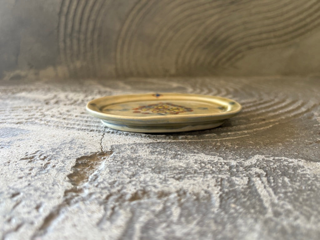 【京都】ヤマカワ　ミユキ　　楕円皿小　色絵花の束　77