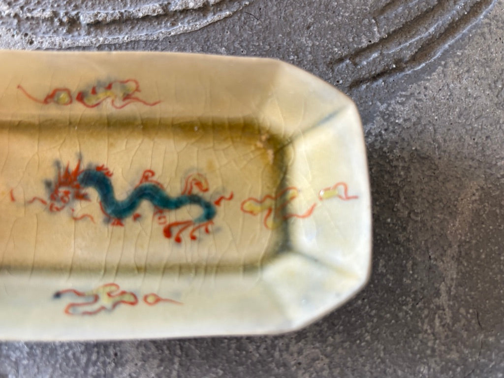 【京都】ヤマカワ　ミユキ　　角皿小　色絵龍紋　76