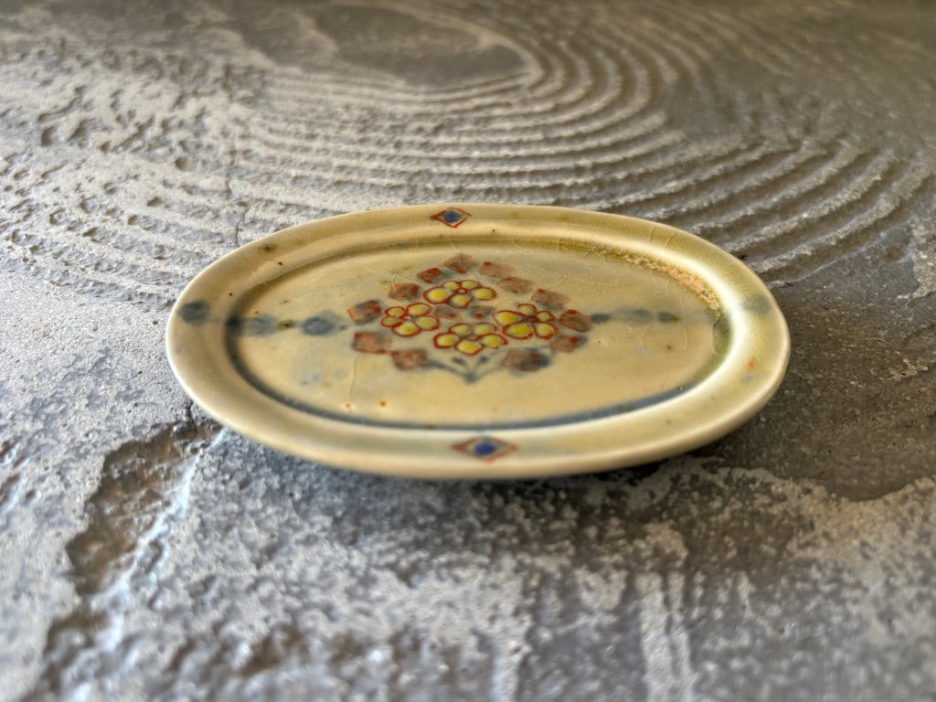 【京都】ヤマカワ　ミユキ　　楕円皿小　色絵花の束　79