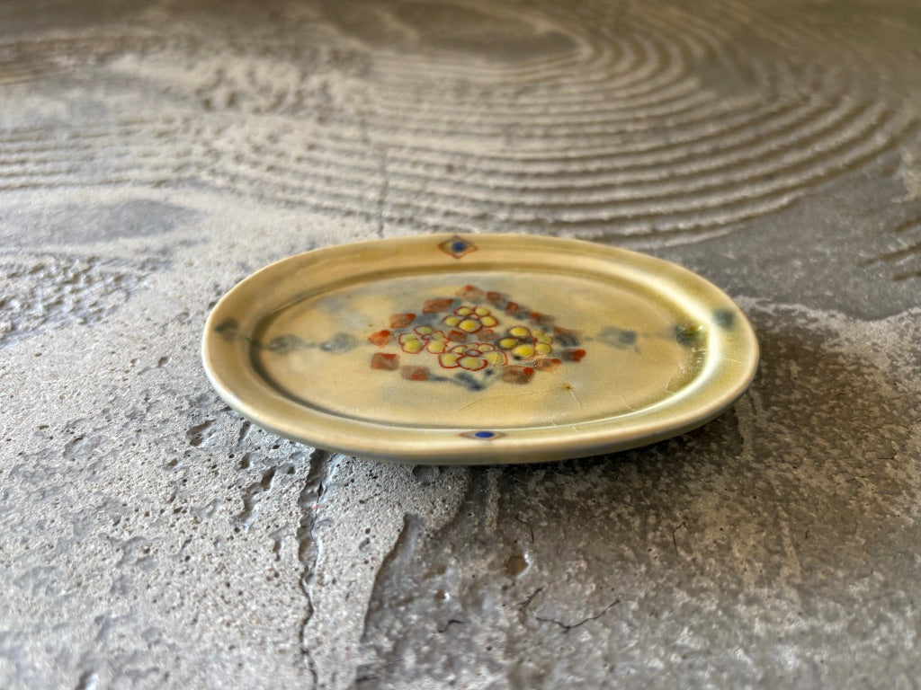 【京都】ヤマカワ　ミユキ　　楕円皿小　色絵花の束　77